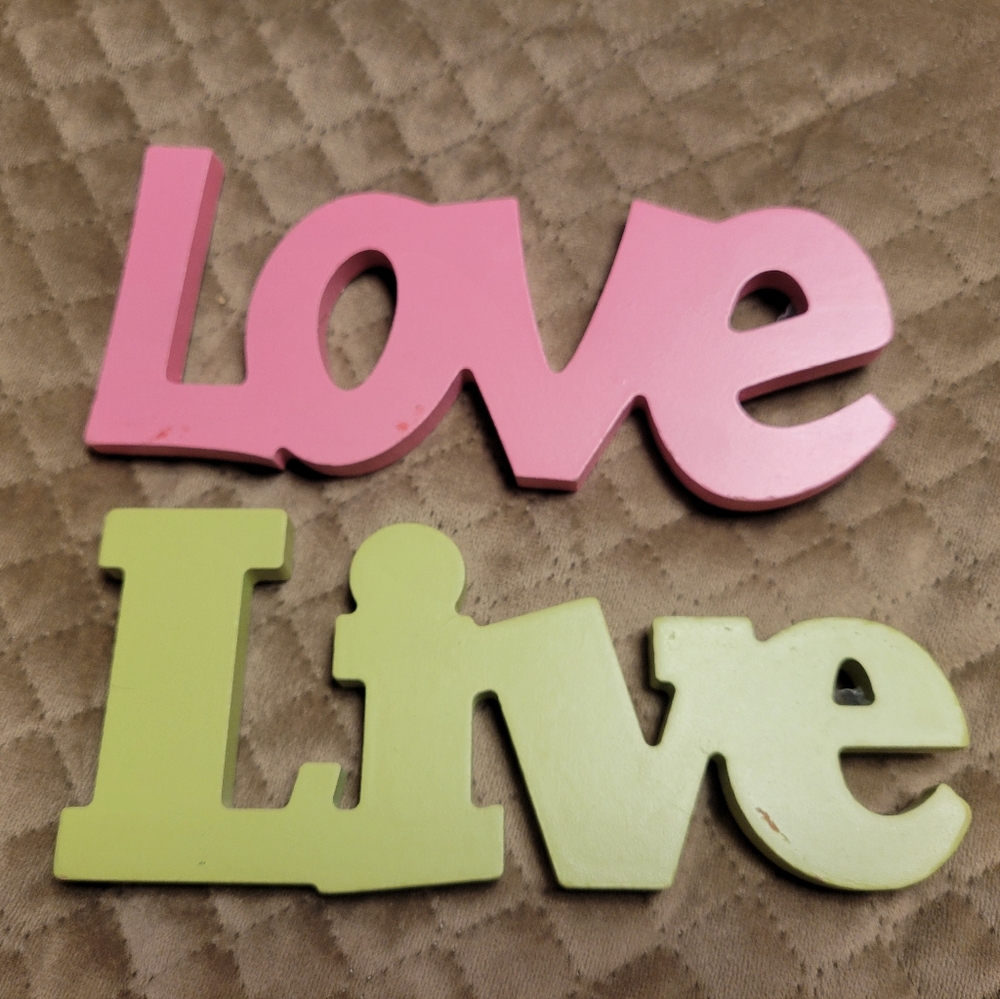 wood live‎ love 2 piece decor pink green